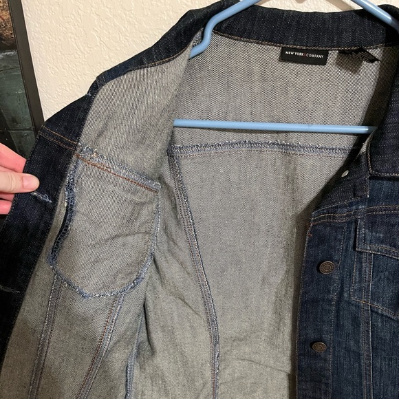 Perfect denim jacket. 🤍💙🤍 - Picture 4 of 9